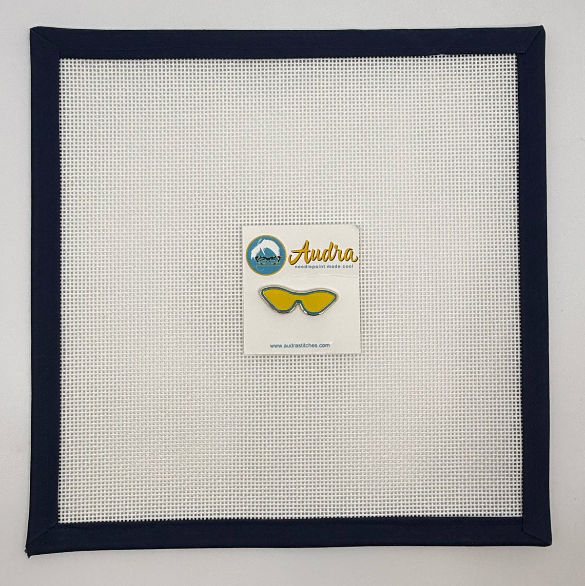 Glasses Logo Needle Minder NKK000NM