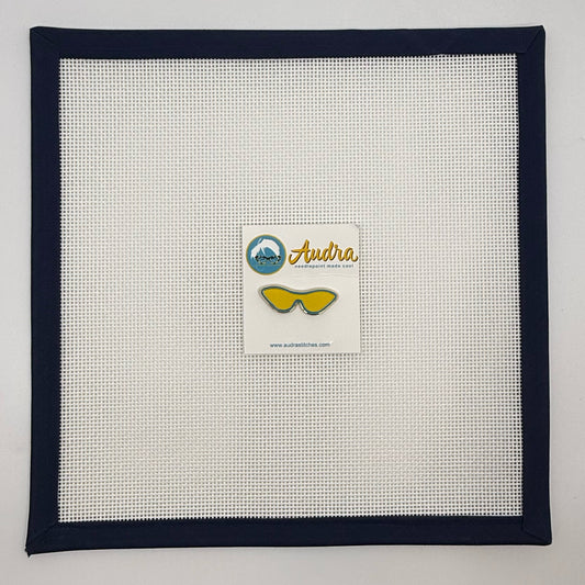 Glasses Logo Needle Minder NKK000NM
